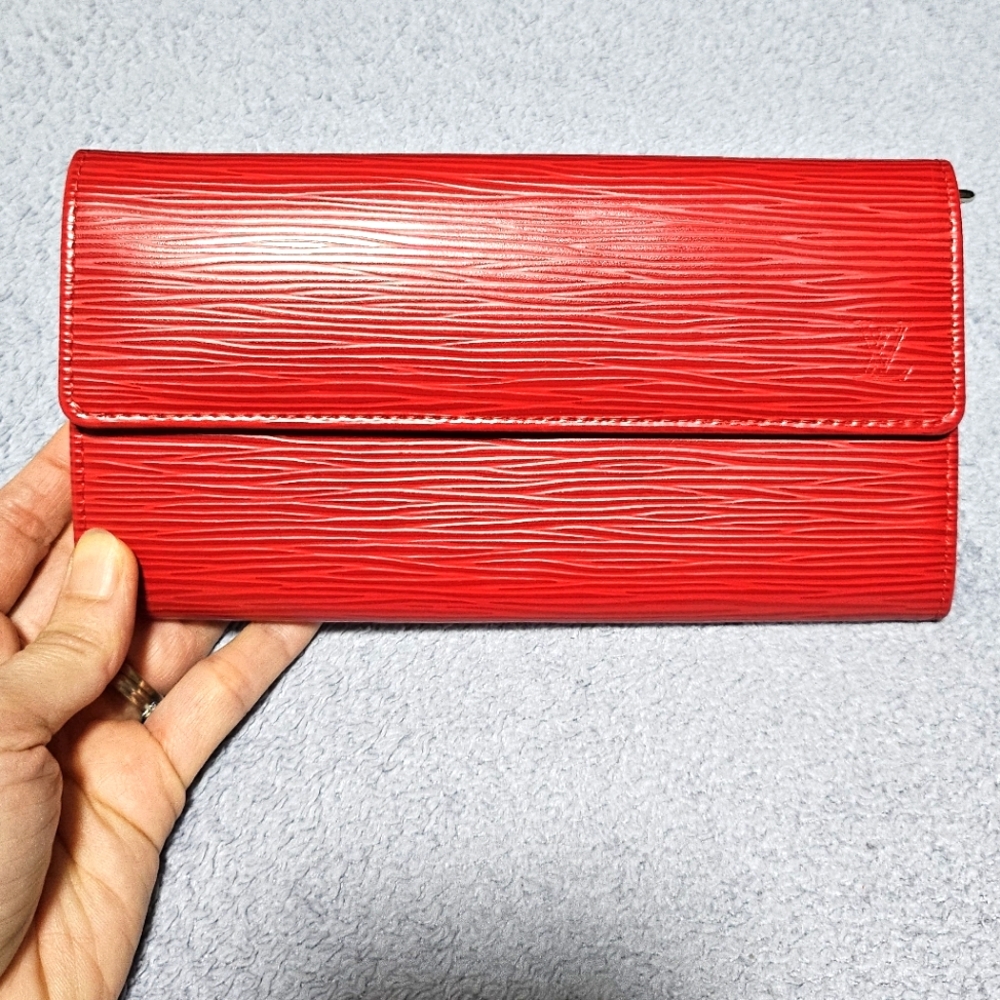 LOUIS VUITTON EPI LEATHER RED WALLET